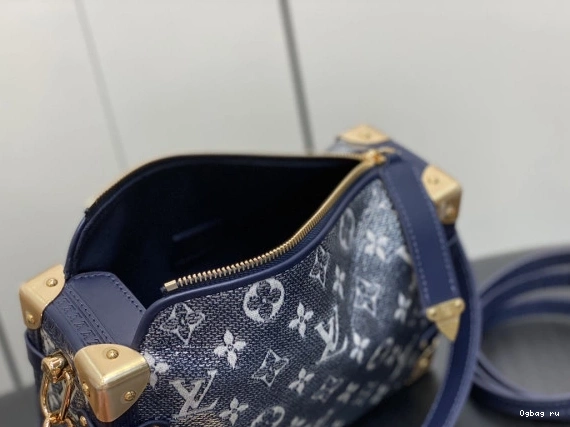MM VUITTON LOUIS TRUNK SIDE 0710